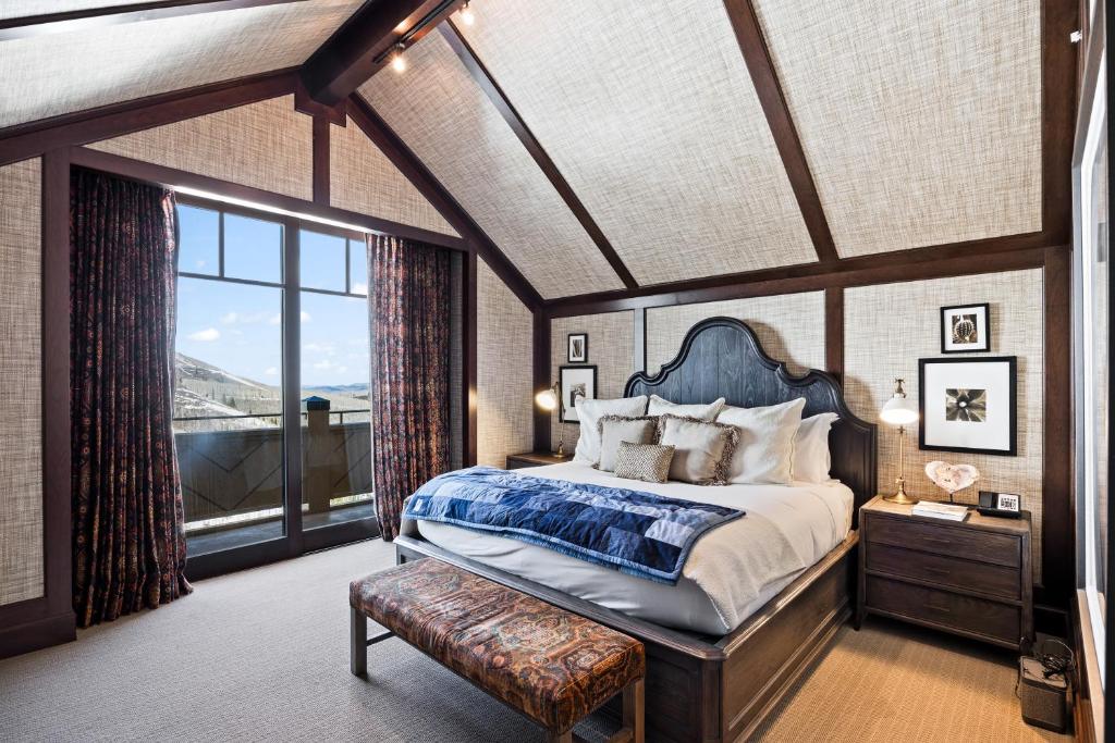 View of Sleep In This Multi Million Dollar Toronto Apartment & Cozy Fireplace ...