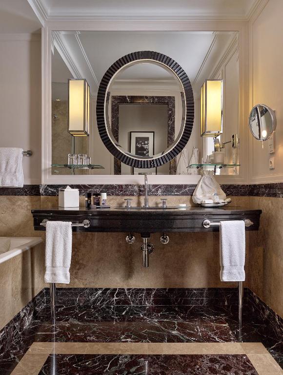 Kúpeľňa v ubytovaní Four Seasons Hotel Gresham Palace Budapest