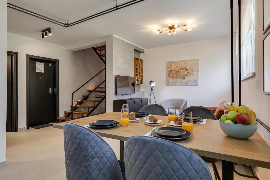 Apartment ArtandCo