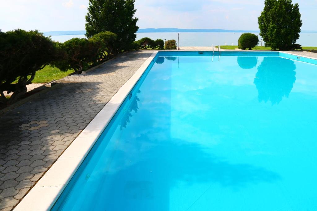 Bazén v ubytování Hotel Hungária nebo v jeho okolí