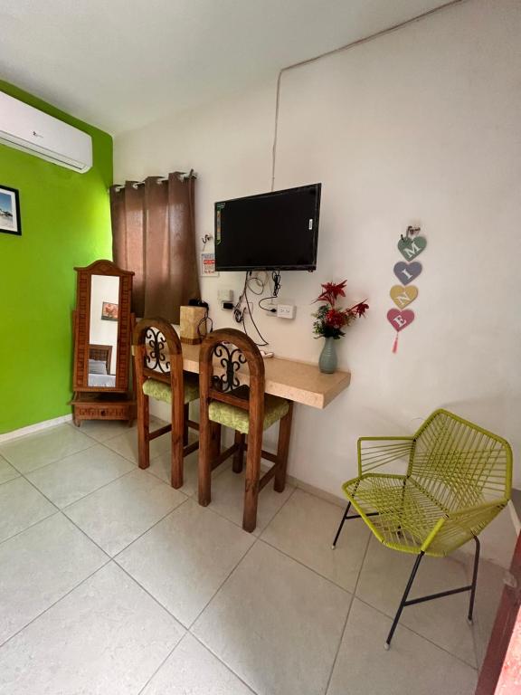 TV a/nebo společenská místnost v ubytování Babymar departamentos a 2 cuadras de la playa.
