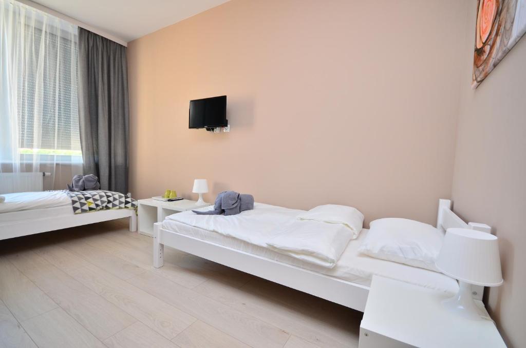 G'HOSTEL - Standard Twin Room With Shared Bathroom