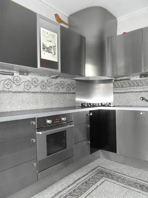 Kuchyňa alebo kuchynka v ubytovaní Comfy & Cosy Apartment
