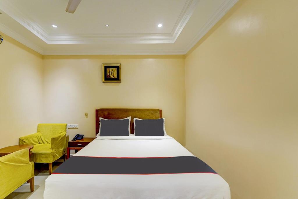 Postel nebo postele na pokoji v ubytování Super Hotel O G Silver Ashok Nagar