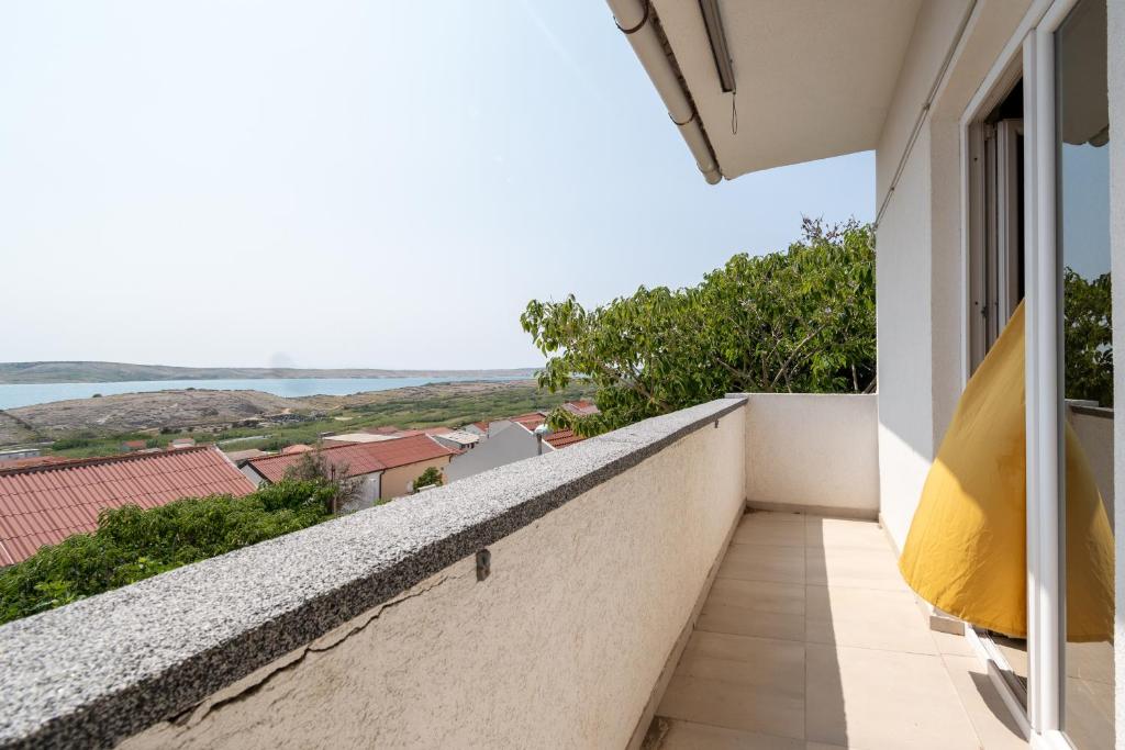 Balkón nebo terasa v ubytování Apartments with swimming pools Zubovici, Pag - 9365