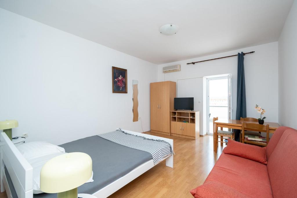 TV a/nebo společenská místnost v ubytování Apartments with swimming pools Zubovici, Pag - 9365
