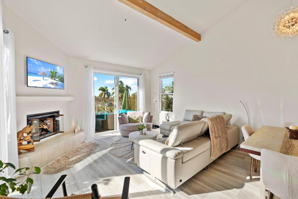 Χώρος καθιστικού στο Carlsbad Retreat by the Sea