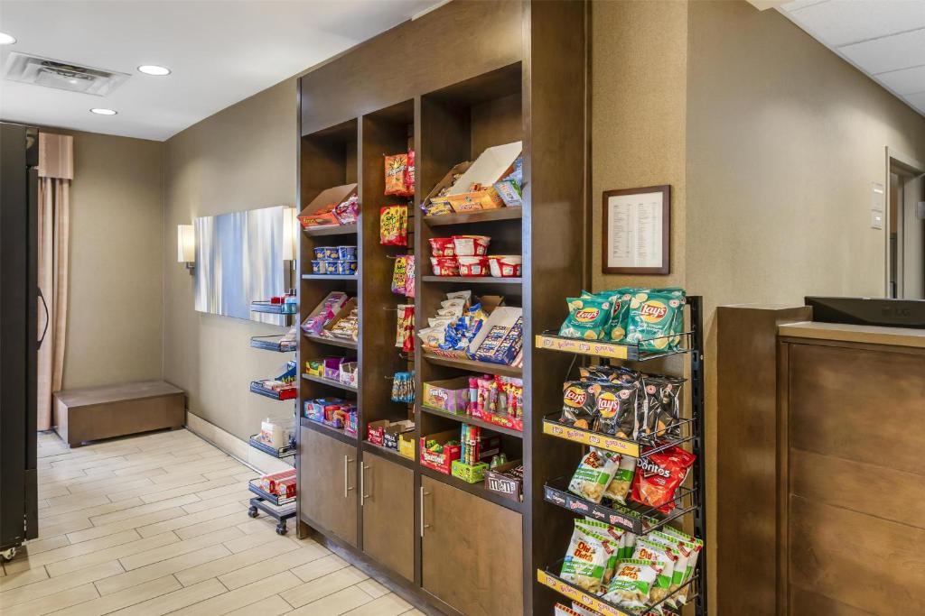 Best Western Plus Winnipeg West - Resim 11