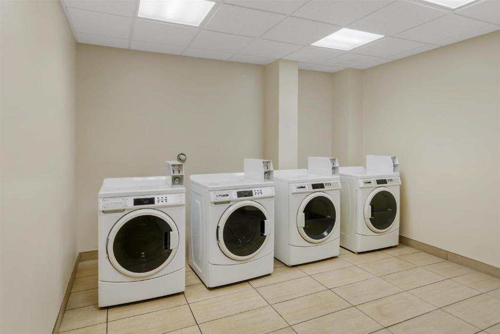 Best Western Plus Winnipeg West - Resim 27