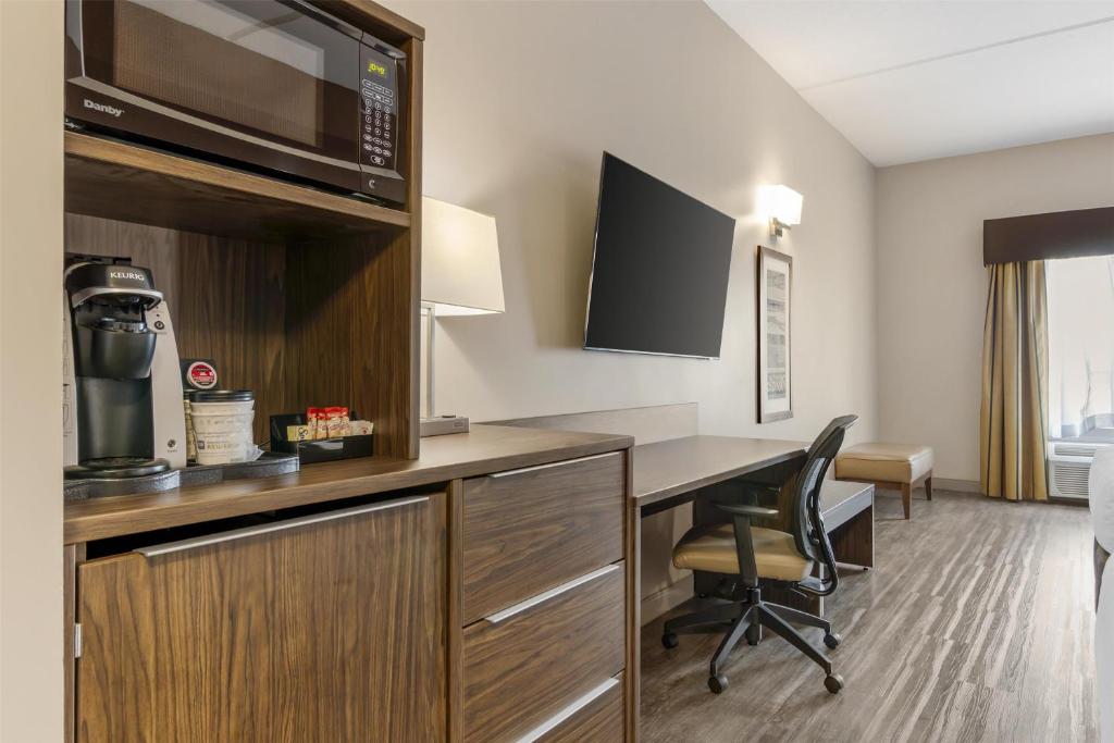 Best Western Plus Winnipeg West - Resim 30