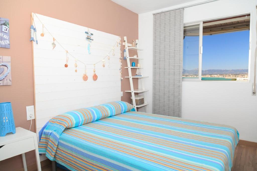 Posteľ alebo postele v izbe v ubytovaní UHC Sorolla Apartments