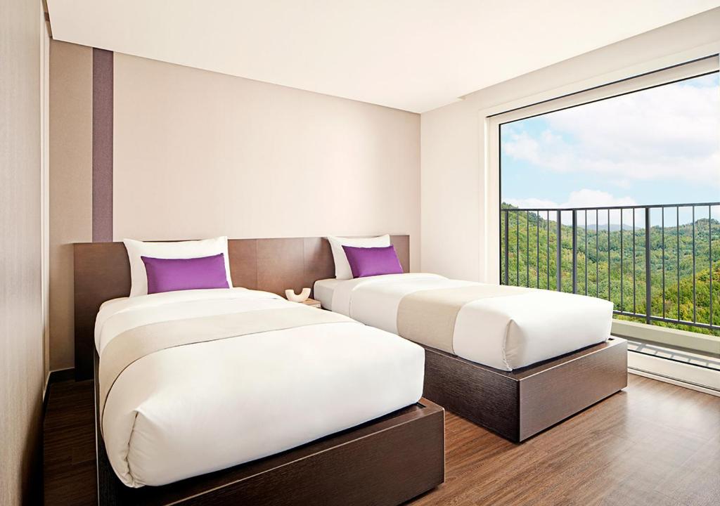 Katil atau katil-katil dalam bilik di Hanwha Resort Yongin Besancon