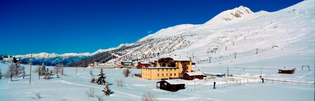 Fotografia z galérie ubytovania Hotel Dolomiti v destinácii Passo del Tonale