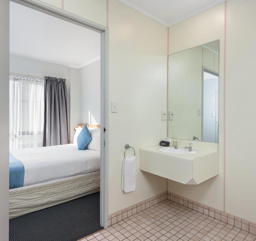 ASURE Macy's Motor Inn - Resim 41