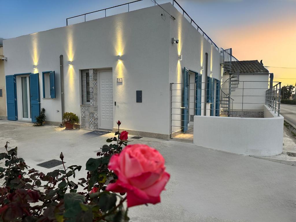 Το κτήριο όπου στεγάζεται  η παραθεριστική κατοικία