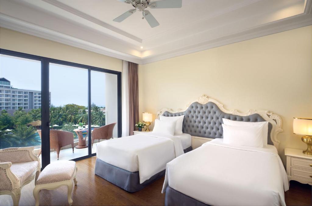 Phòng Deluxe 2 Giường Đơn Nhìn Ra Hồ Bơi