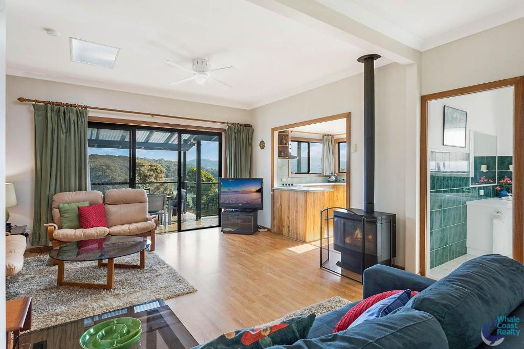 Dapur atau dapur kecil di Inlet Views at 20 The Loop