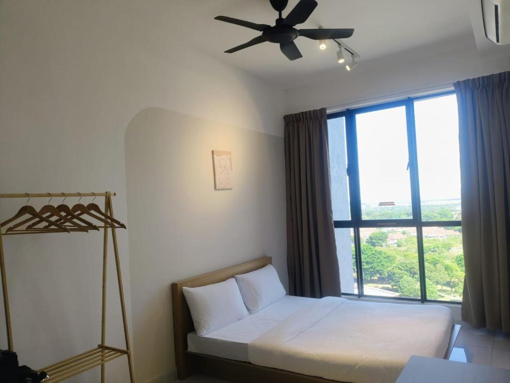 Ένα ή περισσότερα κρεβάτια σε δωμάτιο στο Skytrees Serviced Apartment 2pax cozy studio Aeon Bukit Indah