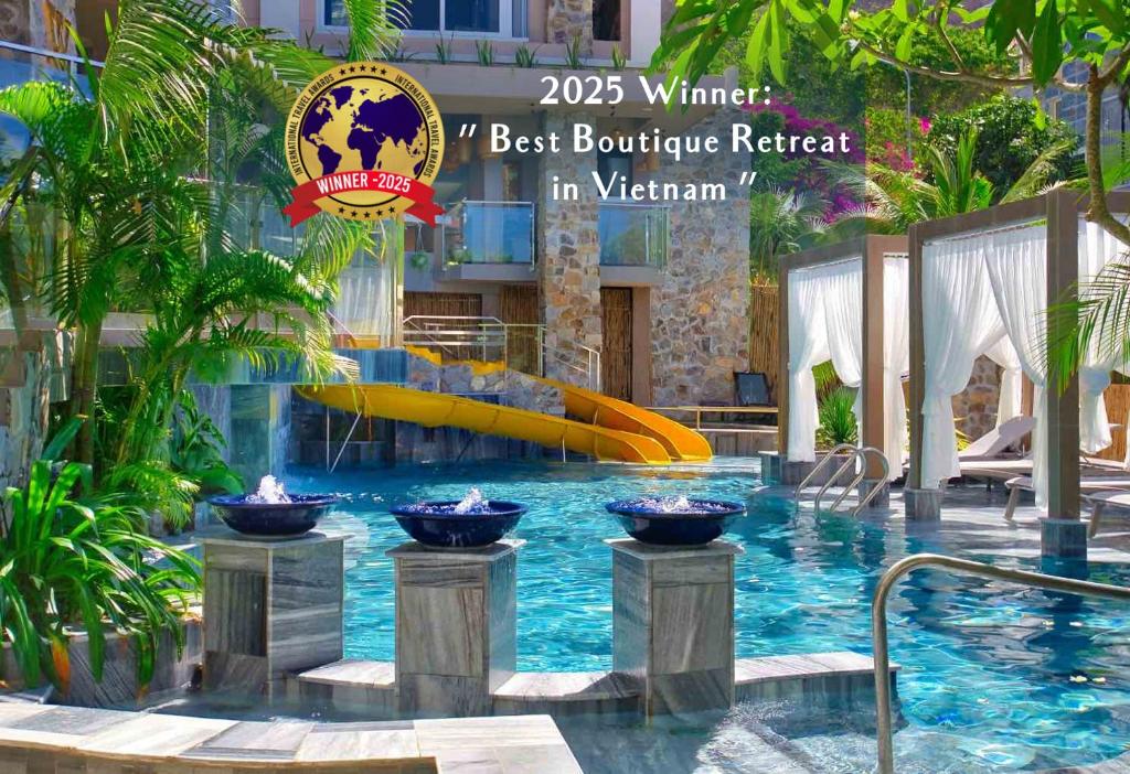 Bassein majutusasutuses The Wind Resort - Tropical Hillside Escape või selle lähedal