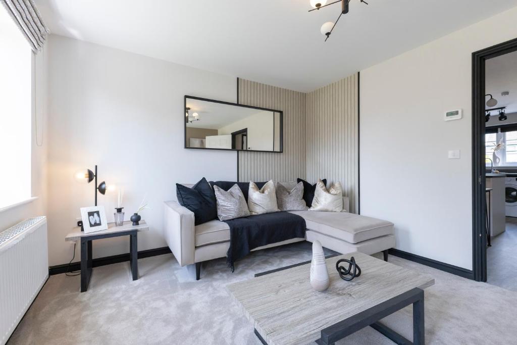 Χώρος καθιστικού στο Beautiful and Spacious 3-bed Home in Nottingham by Renzo, Driveway, Close to M1!