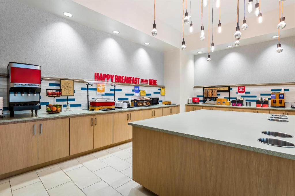 Hampton Inn & Suites St. Petersburg/Downtown photo