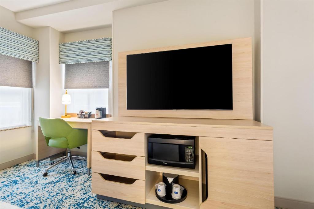 Hampton Inn & Suites St. Petersburg/Downtown photo