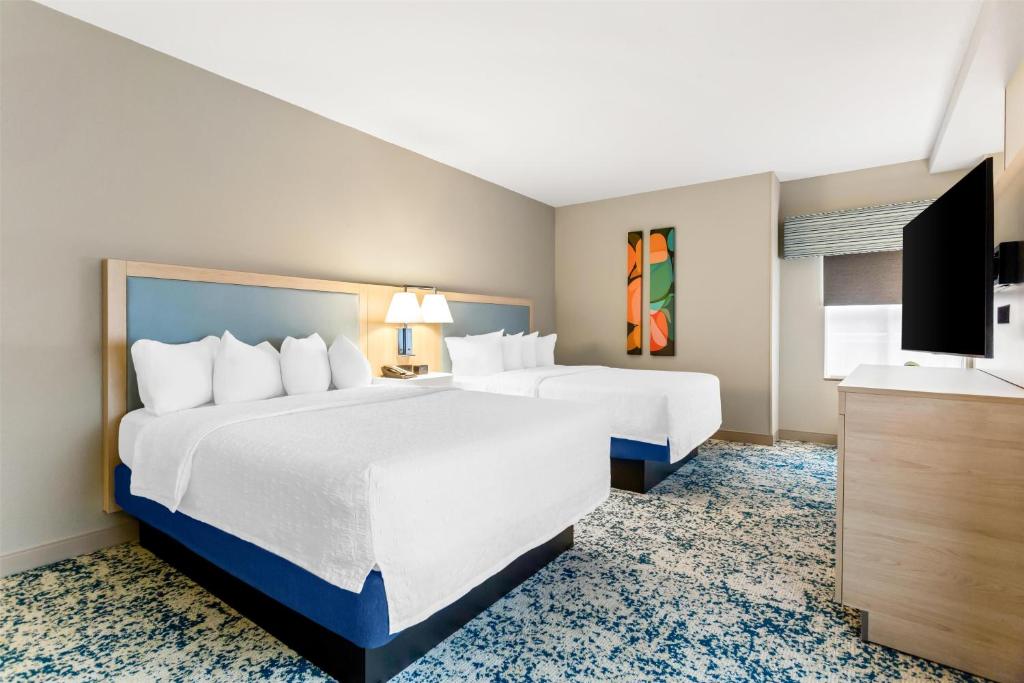 Hampton Inn & Suites St. Petersburg/Downtown photo