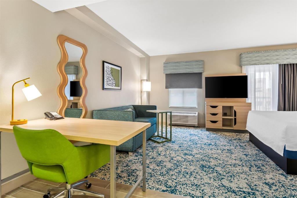 Hampton Inn & Suites St. Petersburg/Downtown photo