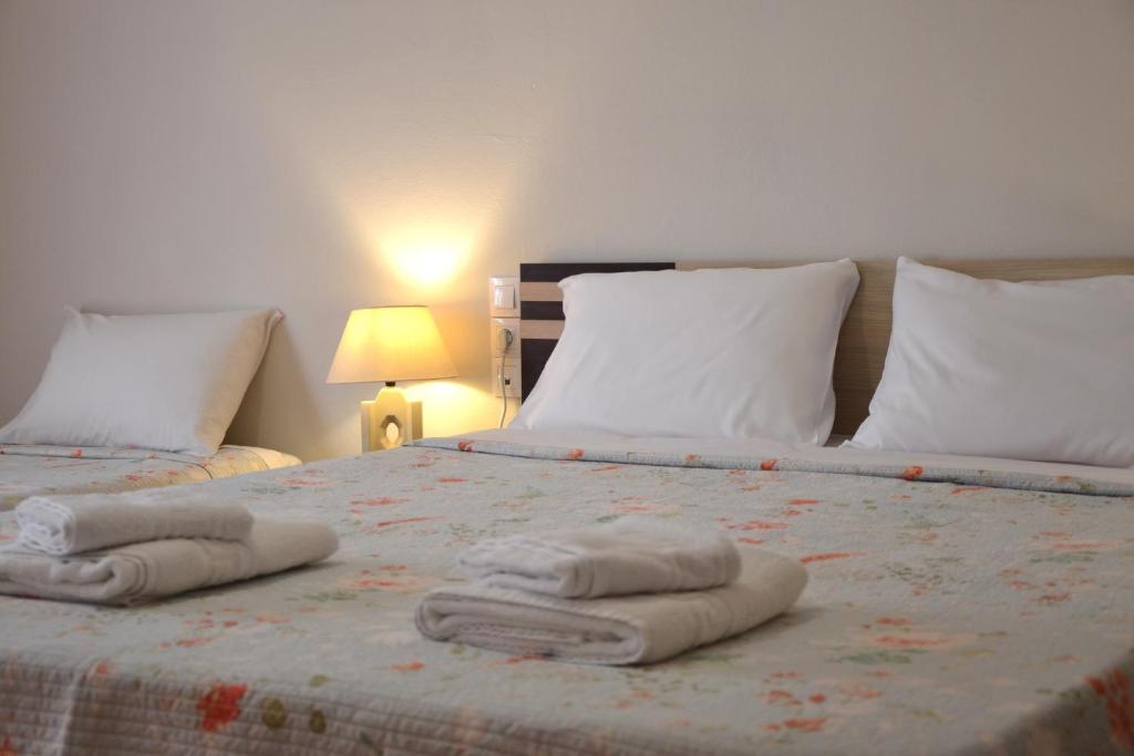 a bedroom with two towels on a bed at Daizy's Apartment in Volos