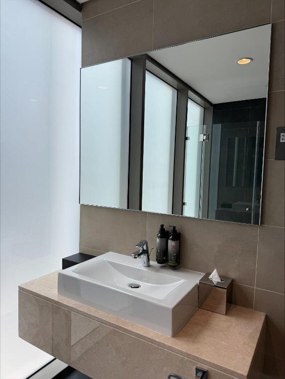 
Two Bedroom City view - Queen and Twin Beds
