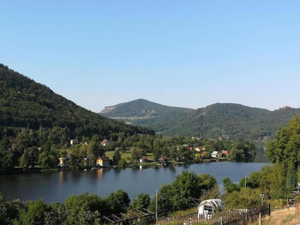 Zdjęcie z galerii obiektu Spacious holiday home with pool w mieście Malečov