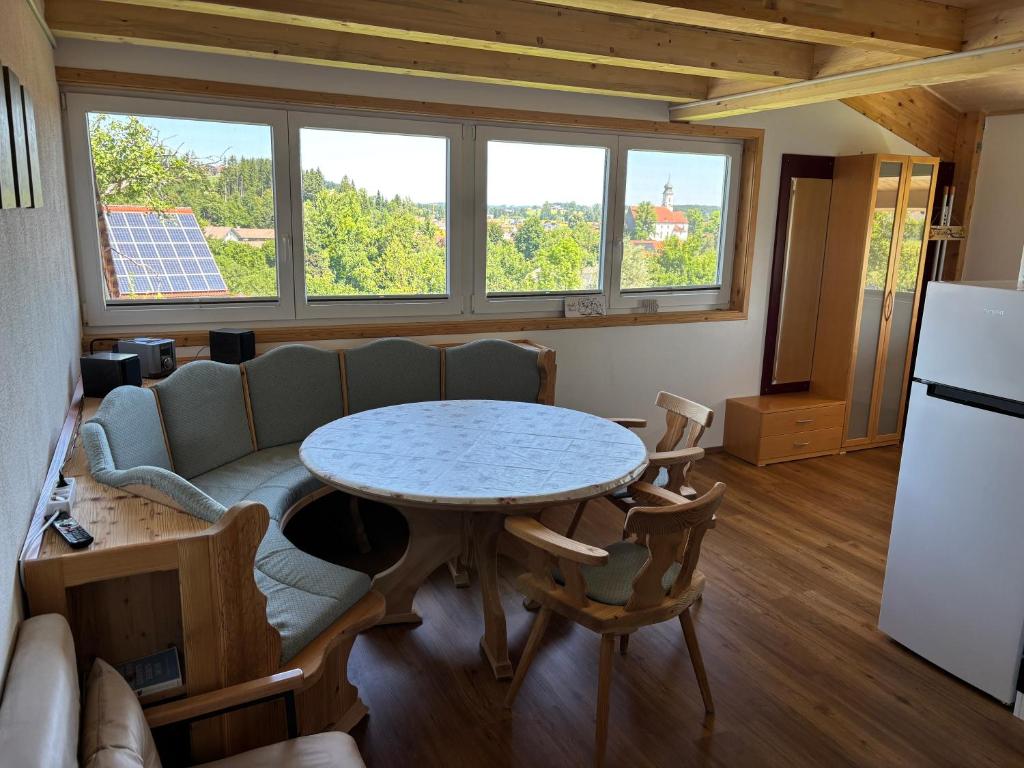 a living room with a table and a couch at Ferienwohnung Ballon im Allgäu in Lechbruck