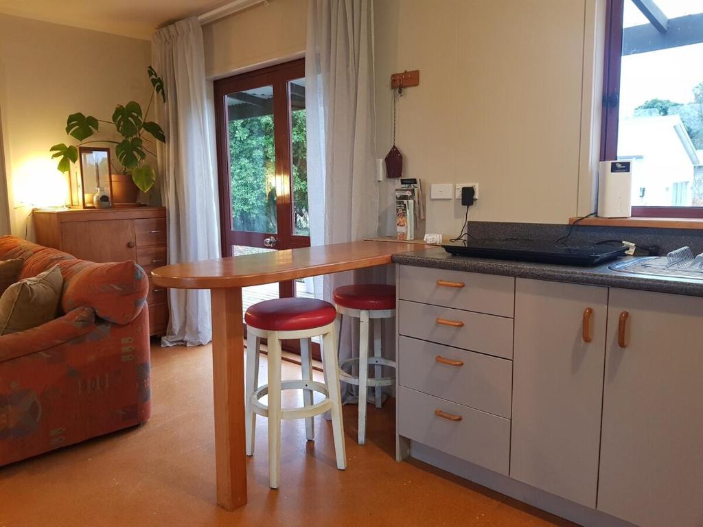 Country Cutie-Pie, close to town - Resim 4