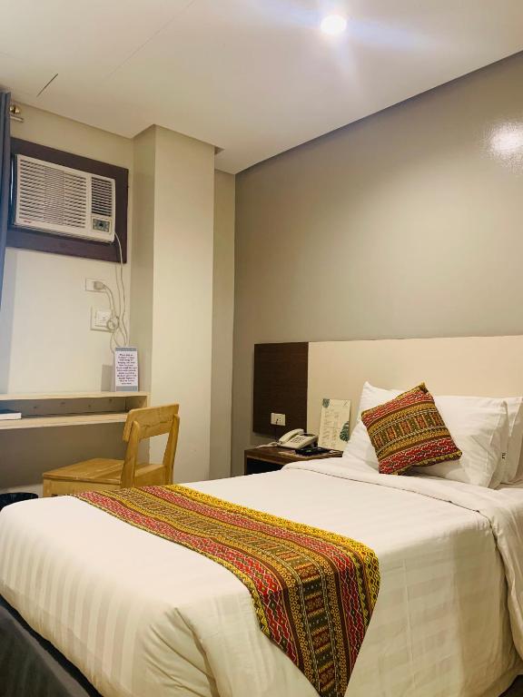 Postel nebo postele na pokoji v ubytování The Lanang Suites