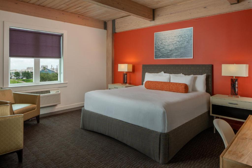 Harbor House Hotel and Marina at Pier 21 photo