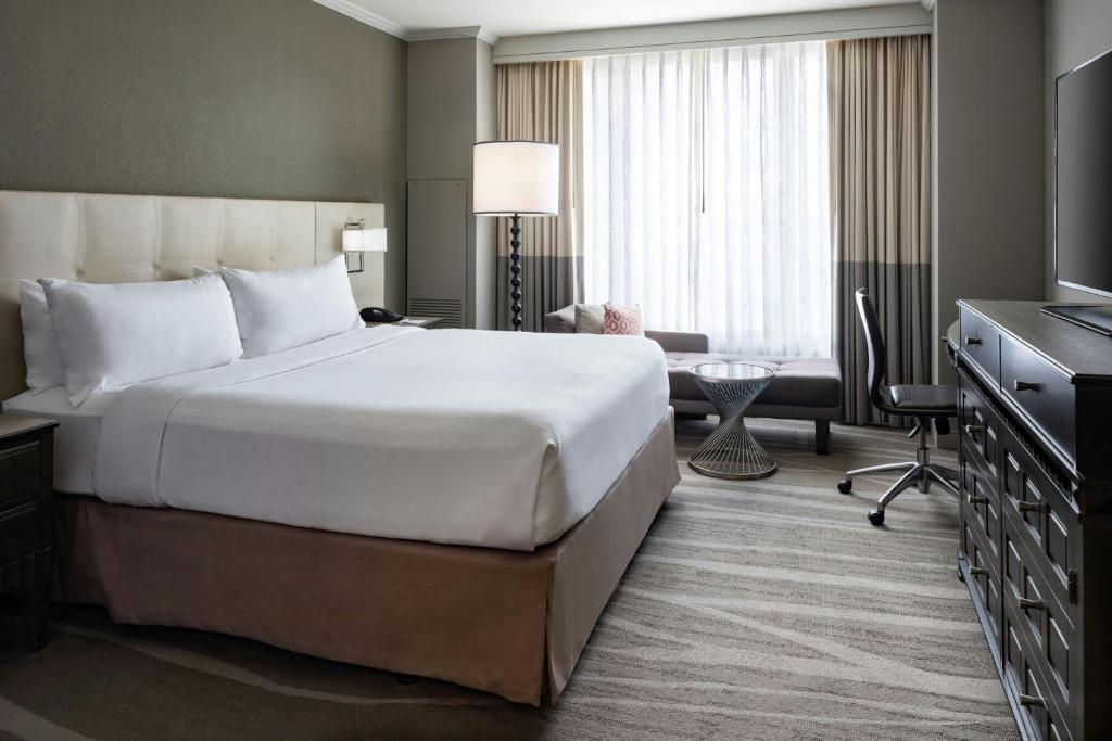 Renaissance Tampa International Plaza Hotel - 