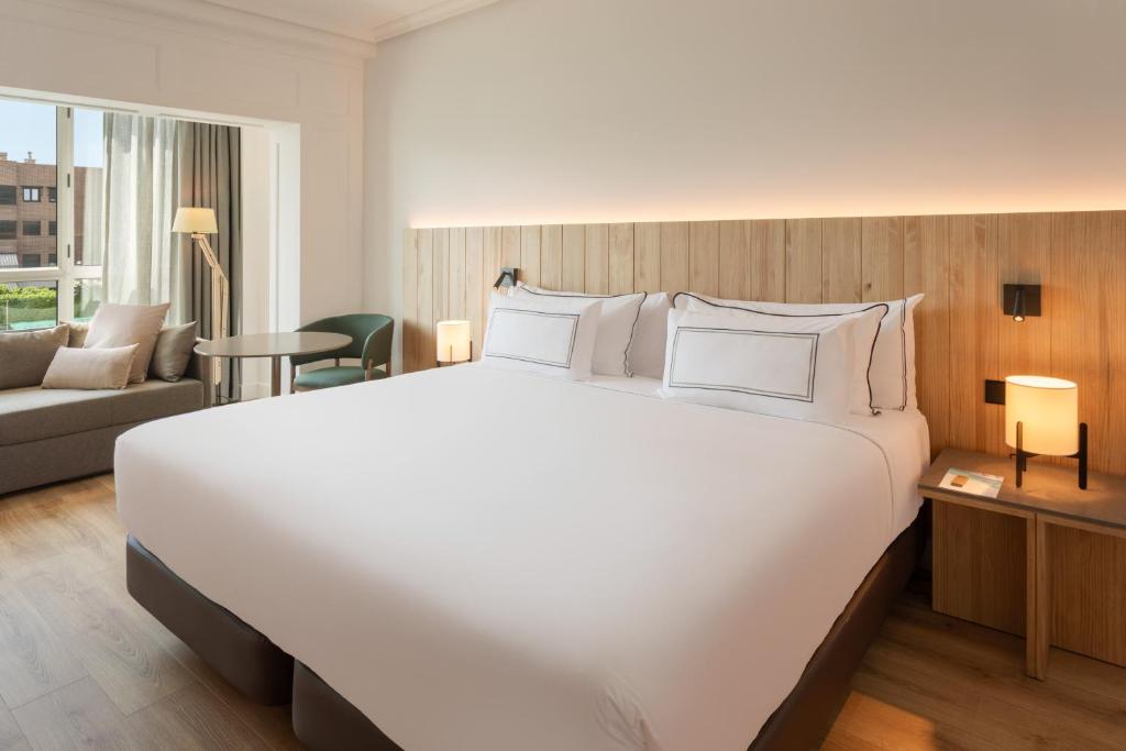 
Superior Double Room with Pool View
