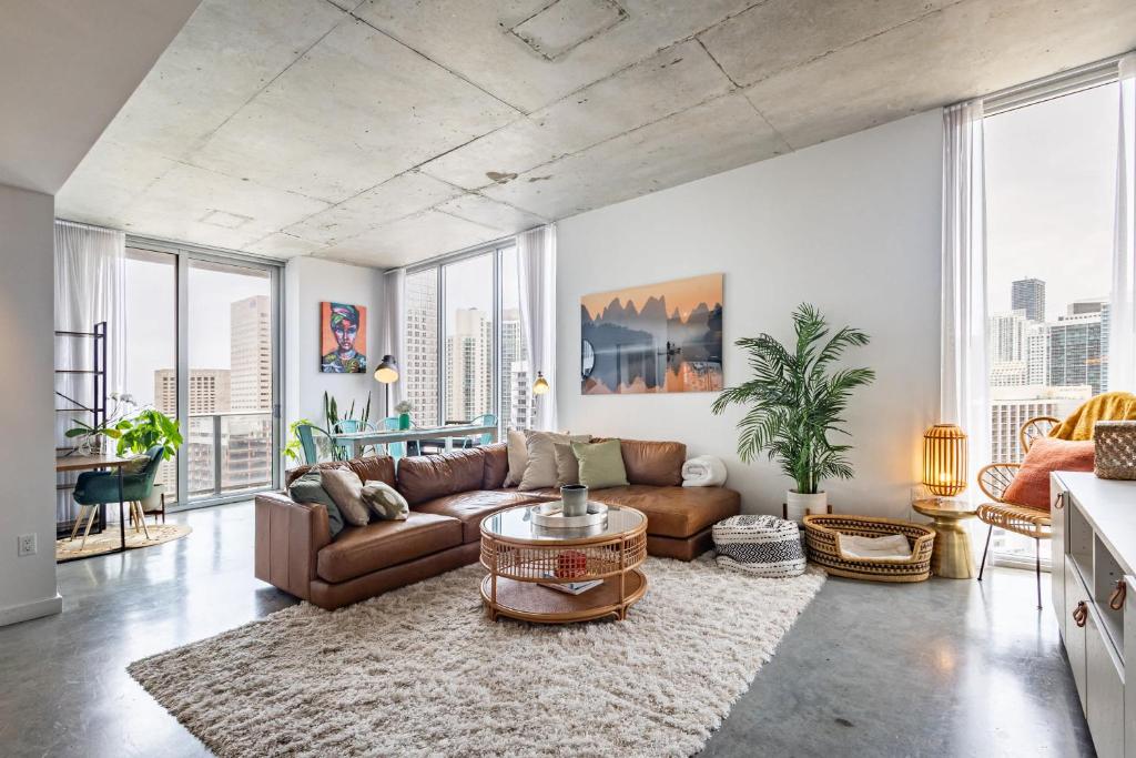 a living room with a couch and a table at 2BR Centro Condo - Gym Pool & City Views in Miami