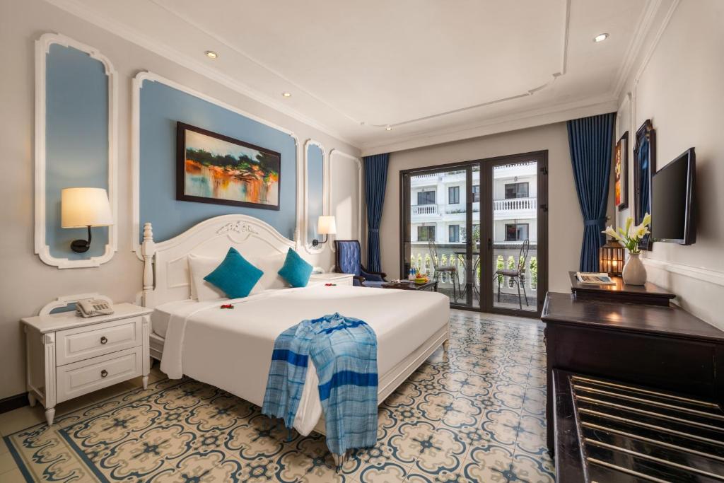 Giường trong phòng chung tại Hoi An Rosemary Boutique Hotel & Spa - A Peaceful Retreat