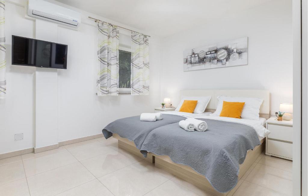 Lovely Apartment In Pula With Wifi