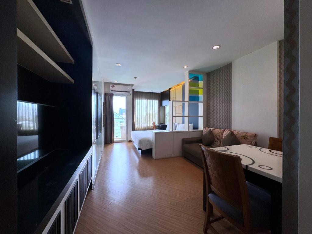 
Deluxe Double Room with City View
