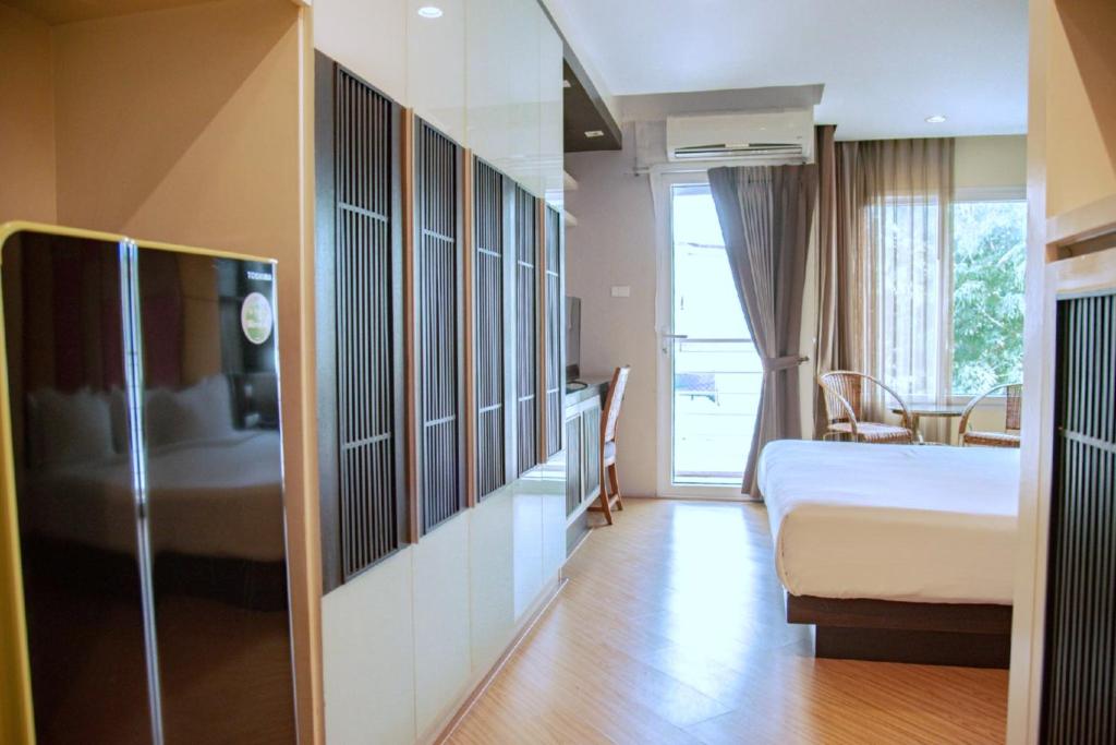 
Superior Corner Room with City View
