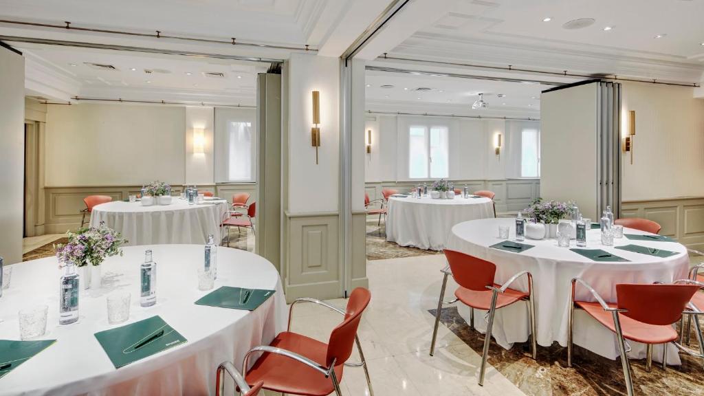 A restaurant or other place to eat at Sercotel Gran Hotel Conde Duque