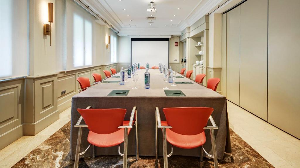 The business area and/or conference room at Sercotel Gran Hotel Conde Duque