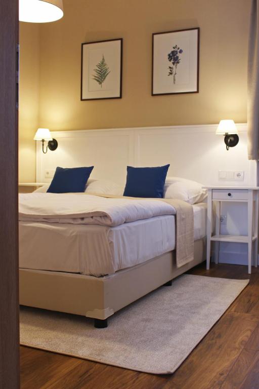 Postel nebo postele na pokoji v ubytování Erhardt Superior Rooms
