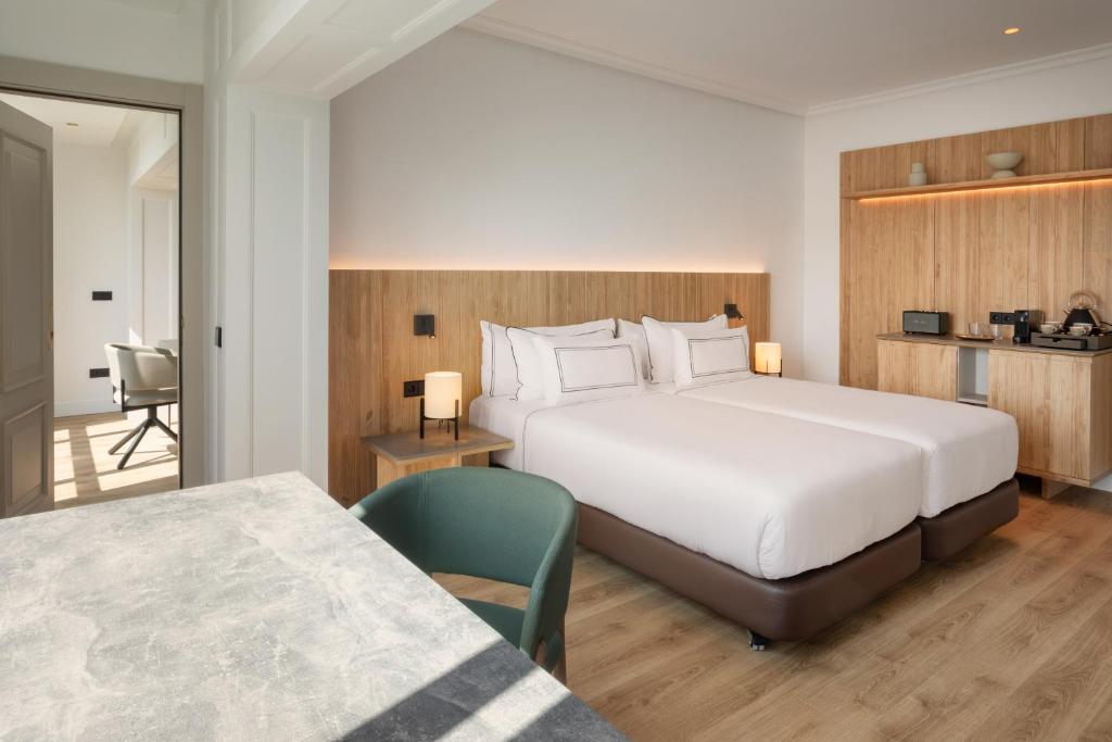 
Grand Suite The Level Pool View
