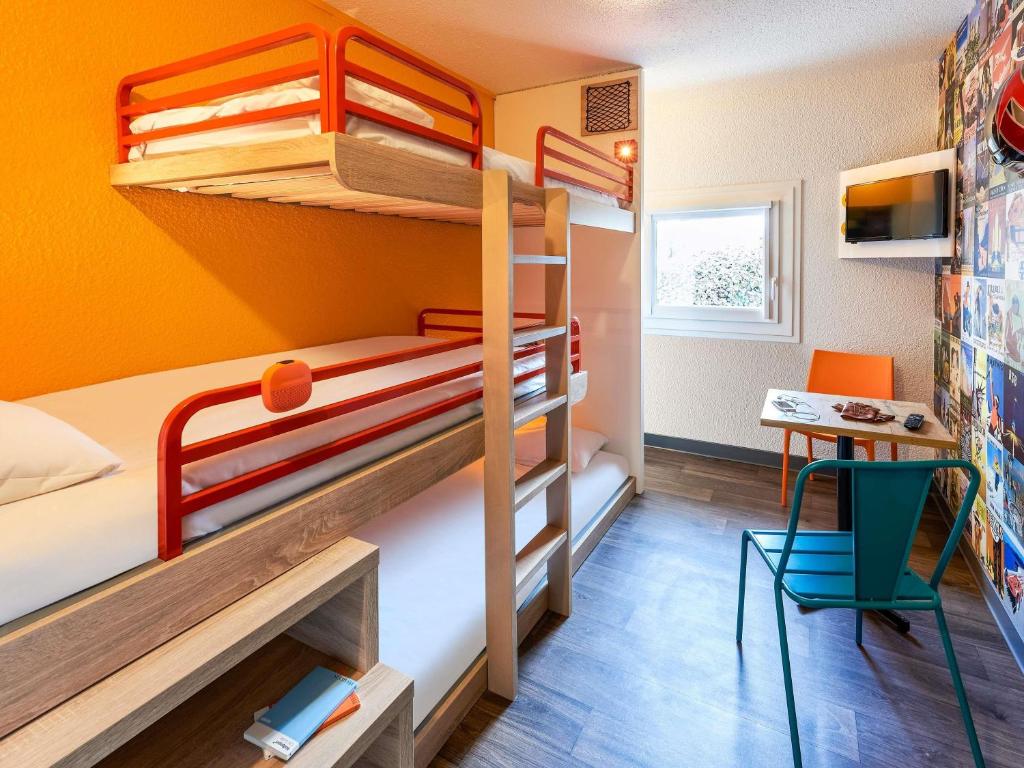 Krevet ili kreveti u jedinici u okviru objekta hotelF1 Lyon Sud Oullins Rénové