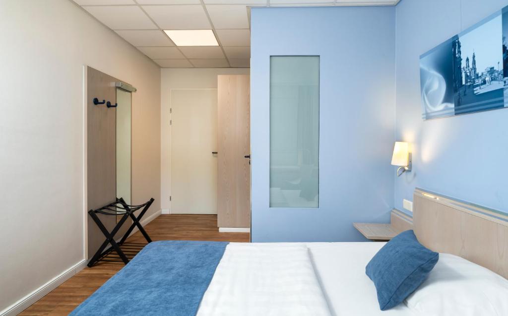Postel nebo postele na pokoji v ubytování NOVALIS Hotel by AURUM Dresden
