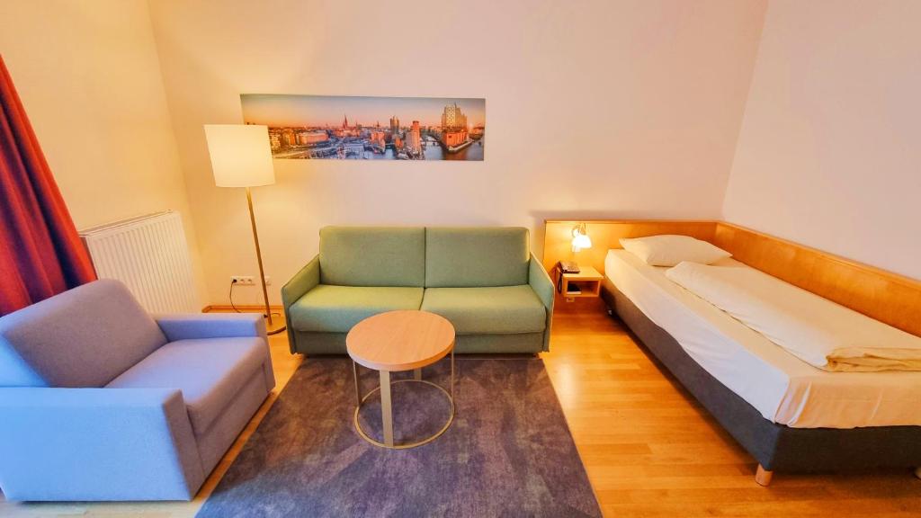 New Living Home Residenzhotel Hamburg - Large Single Room
