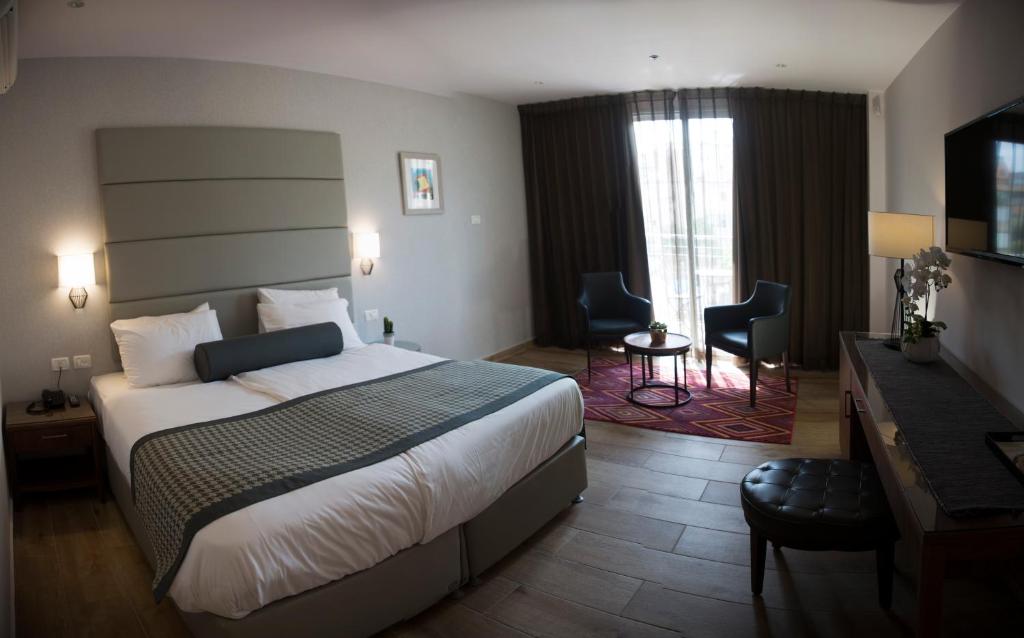 TV a/nebo společenská místnost v ubytování Astoria Galilee Hotel